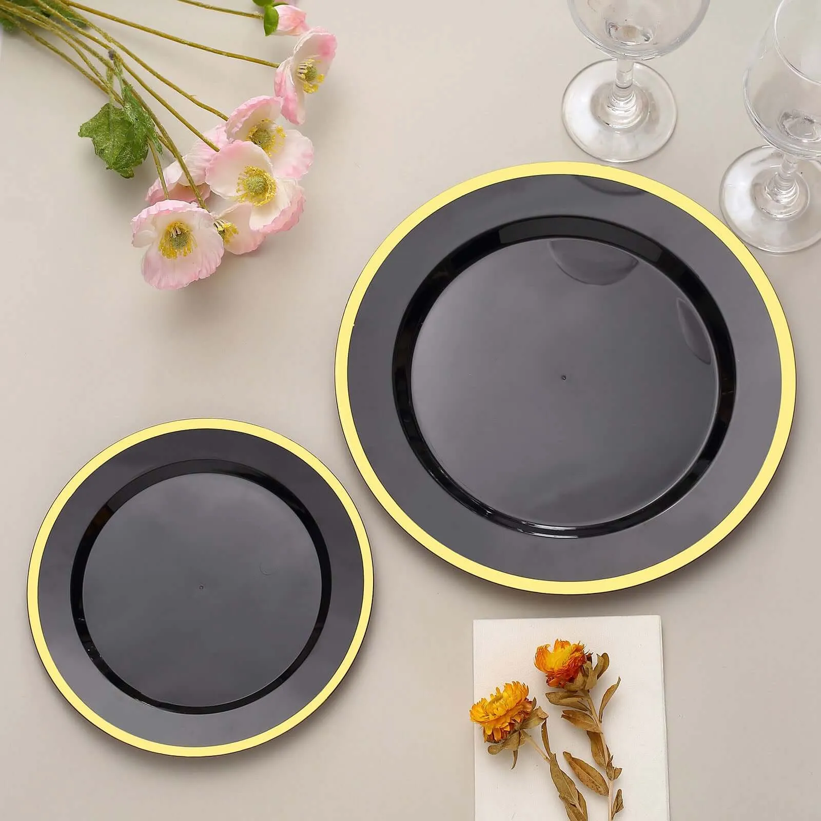 10 Pack 10" Regal Black and Gold Round Plastic Dinner Plates