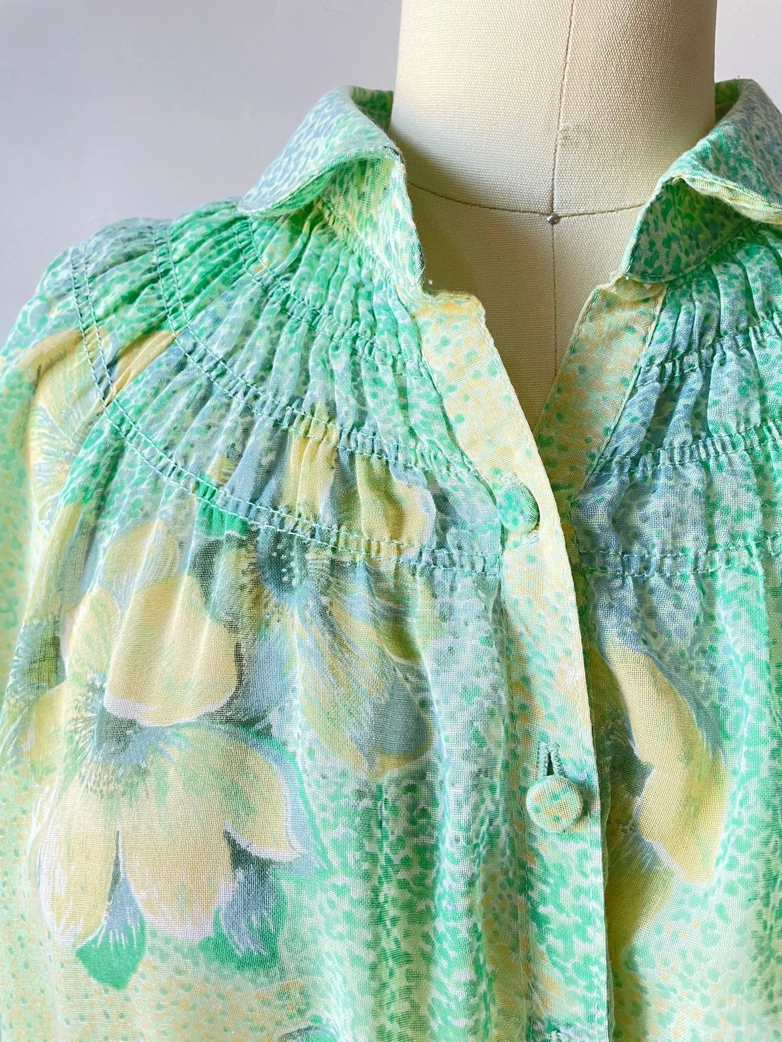 1970s Blouse Semi Sheer Floral Top L