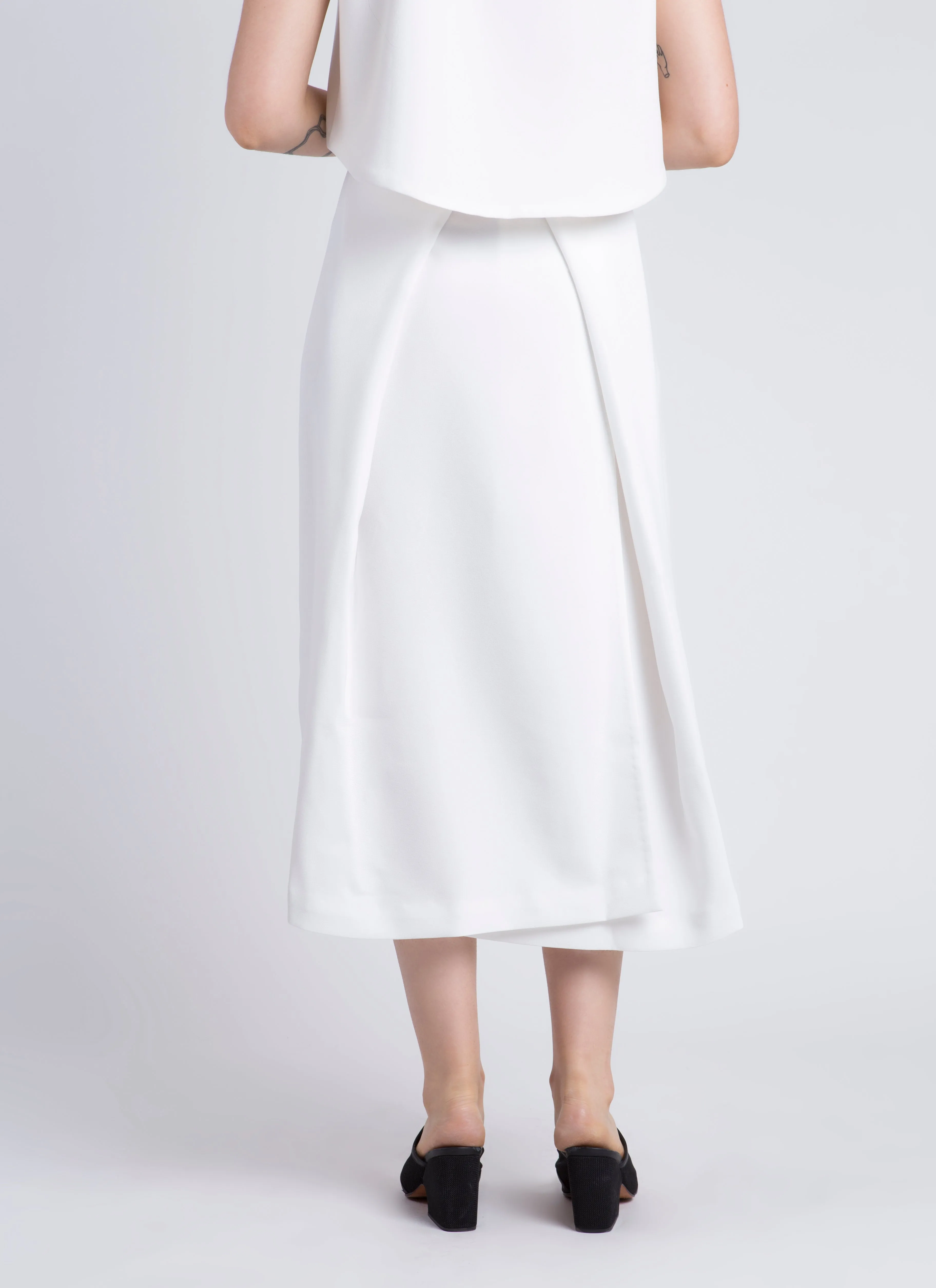 Piece Of Ring Pleated Midi Skirt - White